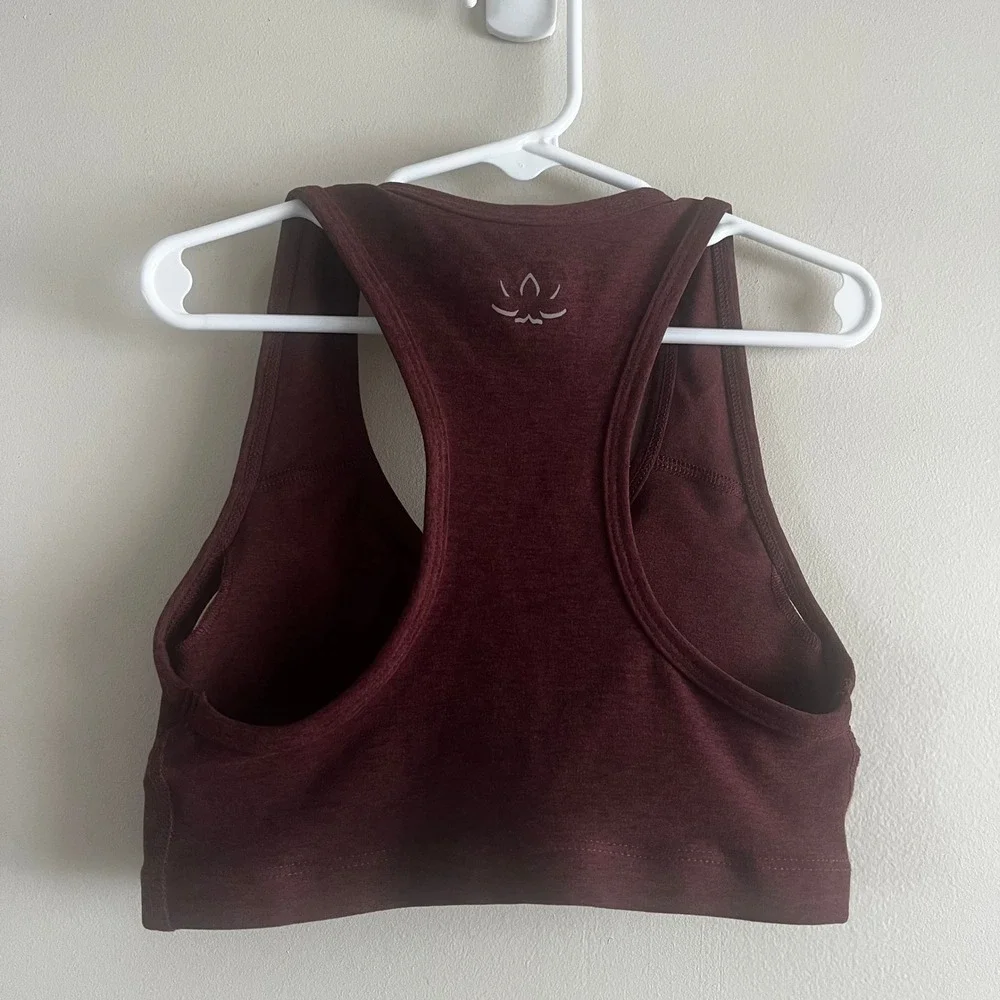 Beyond Yoga racerback v-neck sports bra size XS burgundy maroon yoga pilates